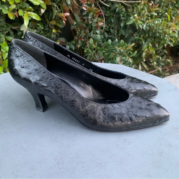 Stuart Weitzman Black Women's Textured Heels 6.5 - Picture 2 of 11